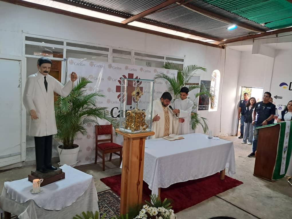 Celebración eucarística que acompaña la misión social de Cáritas Carúpano